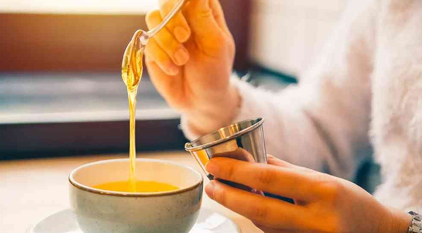 গরম পানিতে মধু Safe? | সঠিক নিয়ম ও সচেতনতা